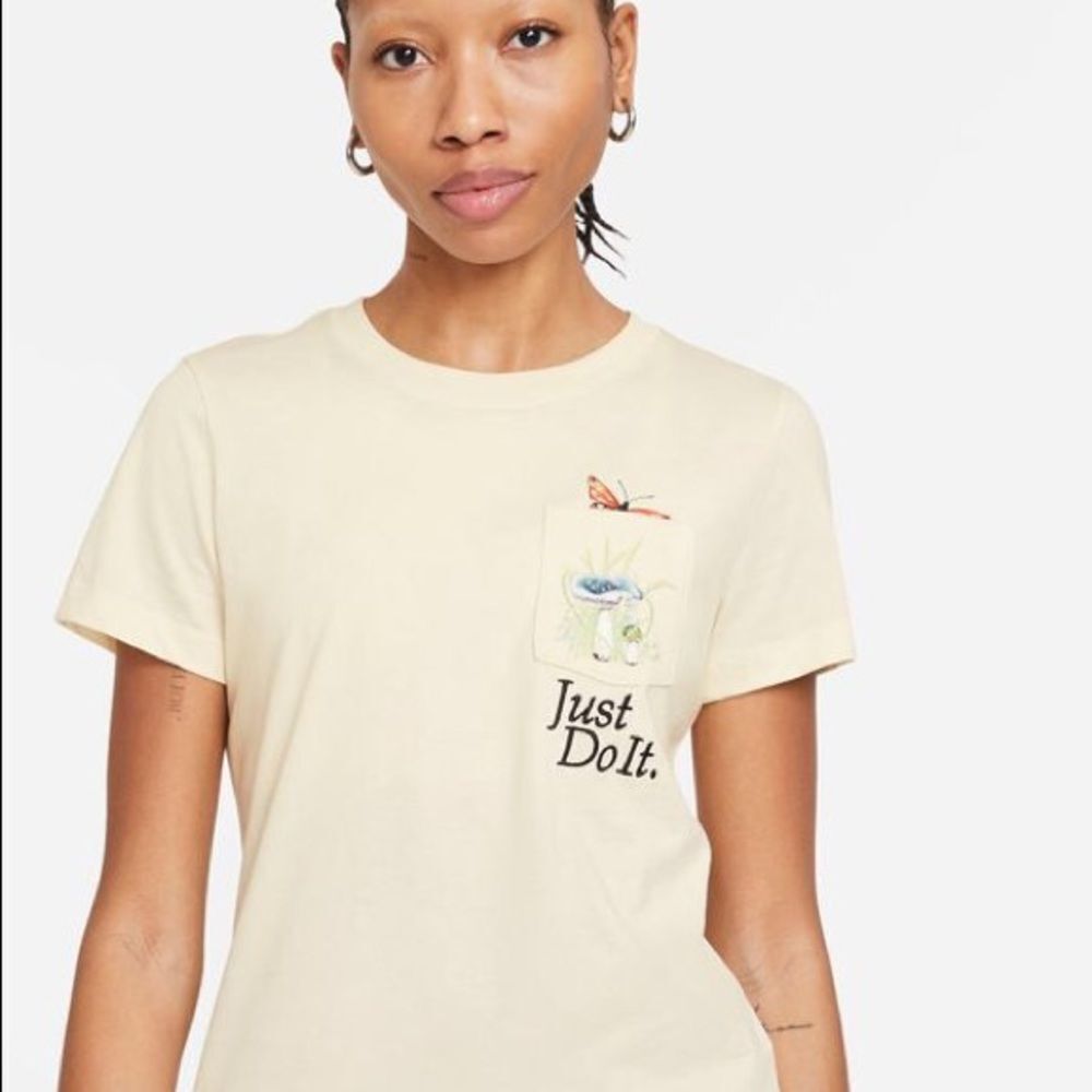 NIKE WOMEN S